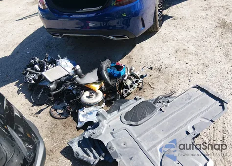 2021 Mercedes-Benz C 300 Sedan z USA, uszkodzony, nr VIN W1KWF8DB1MR618051